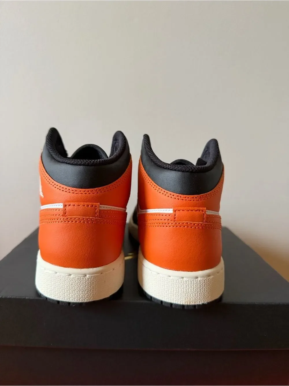 Air Jordan 1 Mid GS Starfish Orange DQ8423-801  Size 7Y
